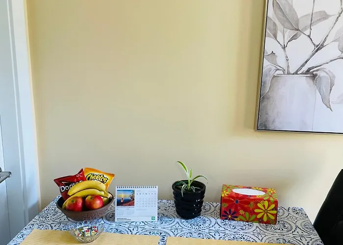 Garden Home In Victoria -Beautiful Home In Victoria