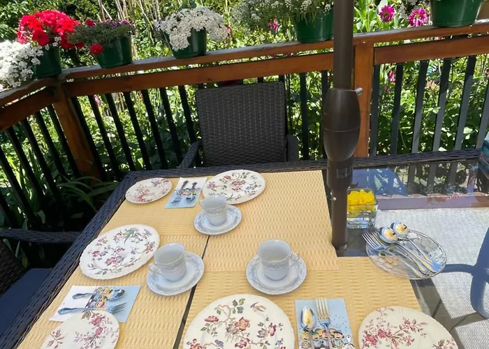 Garden Home In Victoria -Beautiful Home In Victoria